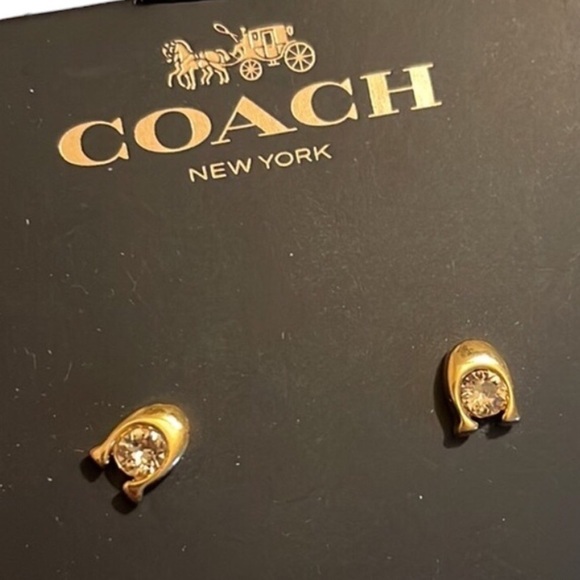 New in Box Authentic Coach Rose Gold Signature C Crystal Stud Earrings 1/4 - Picture 4 of 4